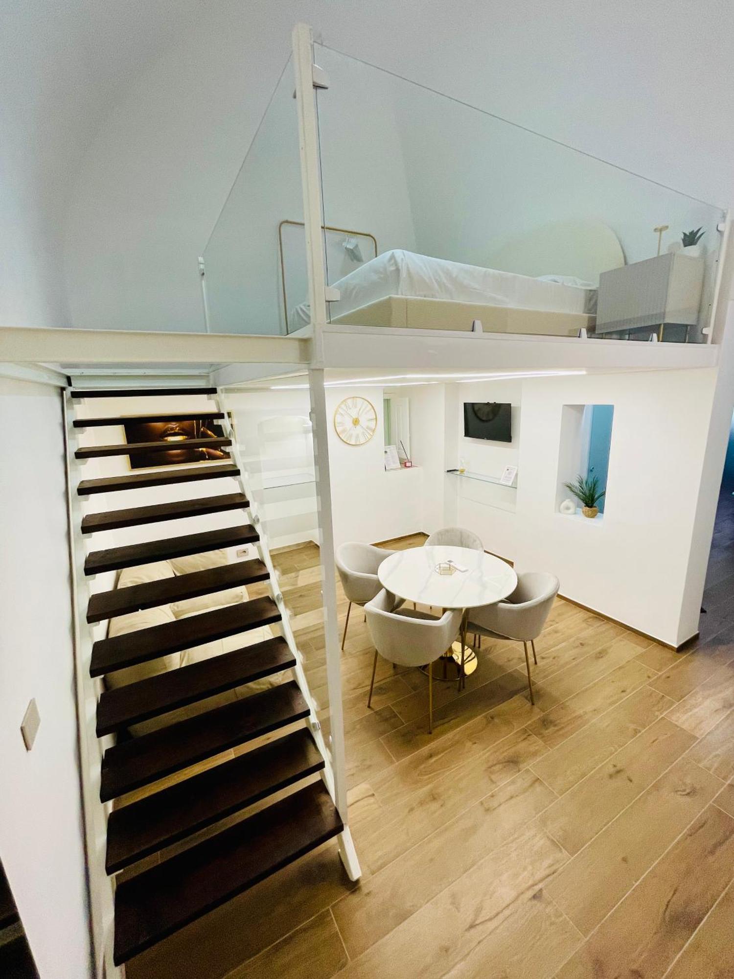 Suite169 Gold